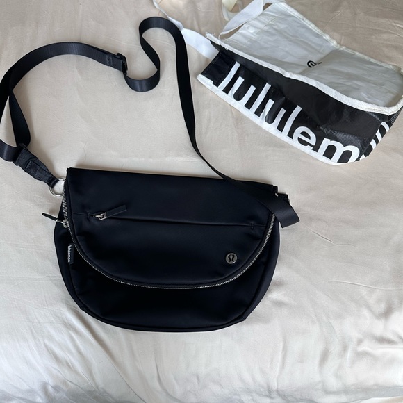 Lululemon Athletica Black “All night festival Bag” - Picture 3 of 15